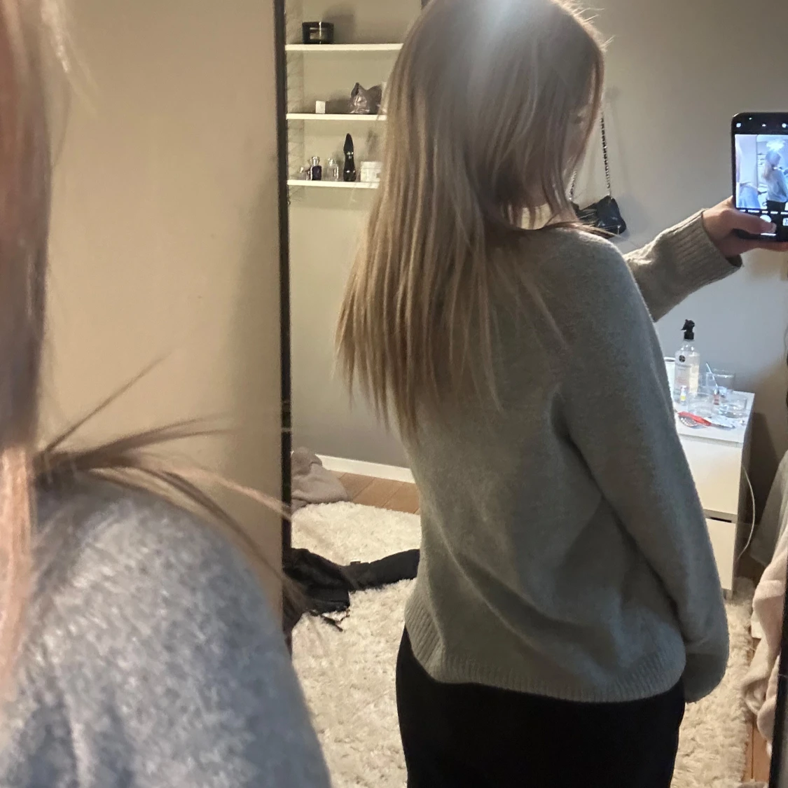 Grå stickad tröja - 1