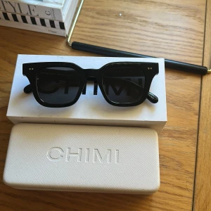 Svarta solglasögon från CHIMI - Snygga svarta solglasögon från CHIMI, använda några få gånger