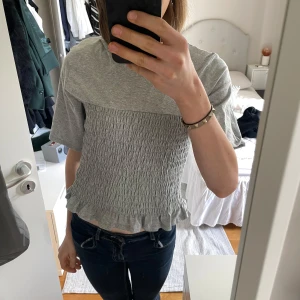 Smockad tröja  - Hel och inga fläckar! 