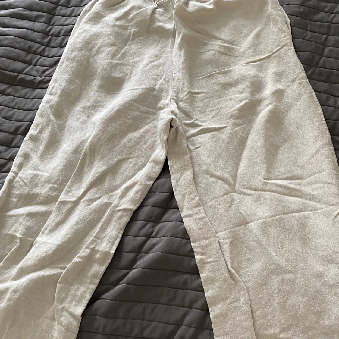 Beige linnebyxor från H&M - 1