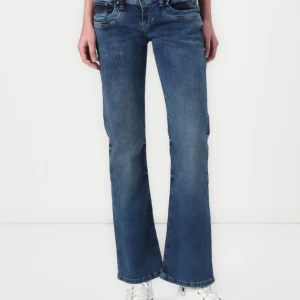 Blåa Jeans LTB valerie - Storlek: 24/30.              Säljer mina ltb valerie jeans pga att de inte passar längre. Är bootcut och passar bra till mycket💕