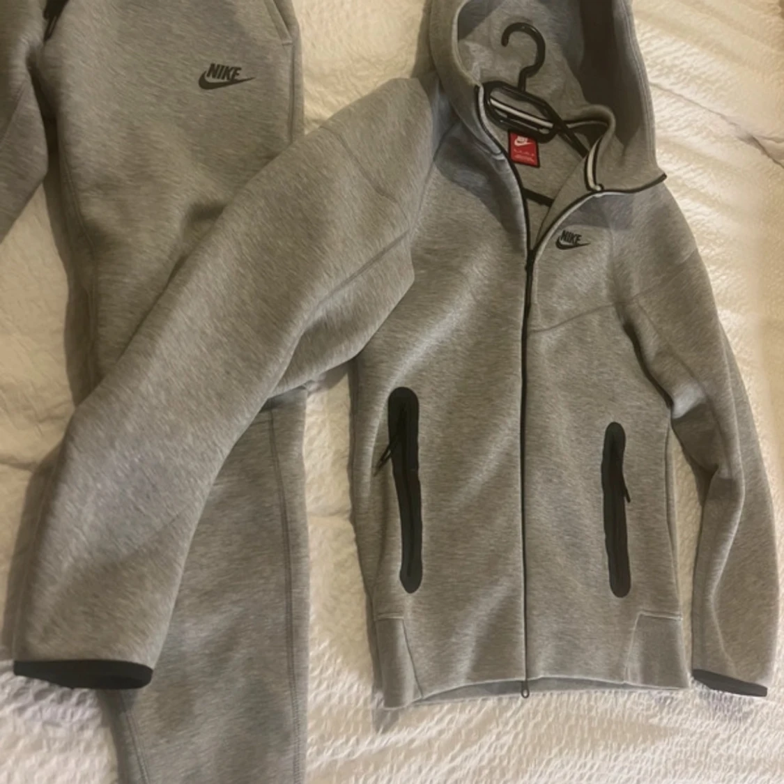 Grå Nike tracksuit tröja Xs o byxor storlek S