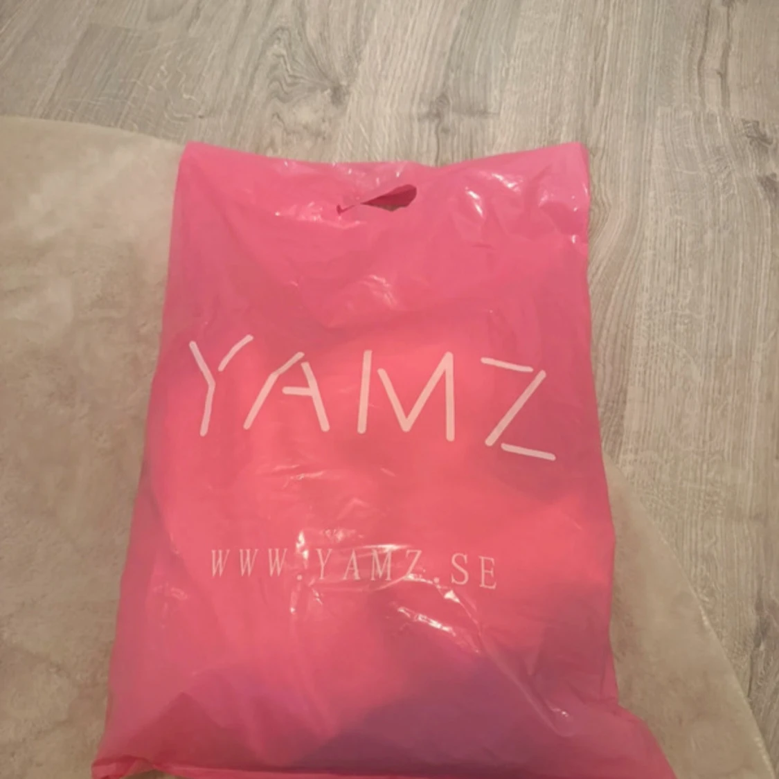 Vit stickad jacka med fuskpäls - 4