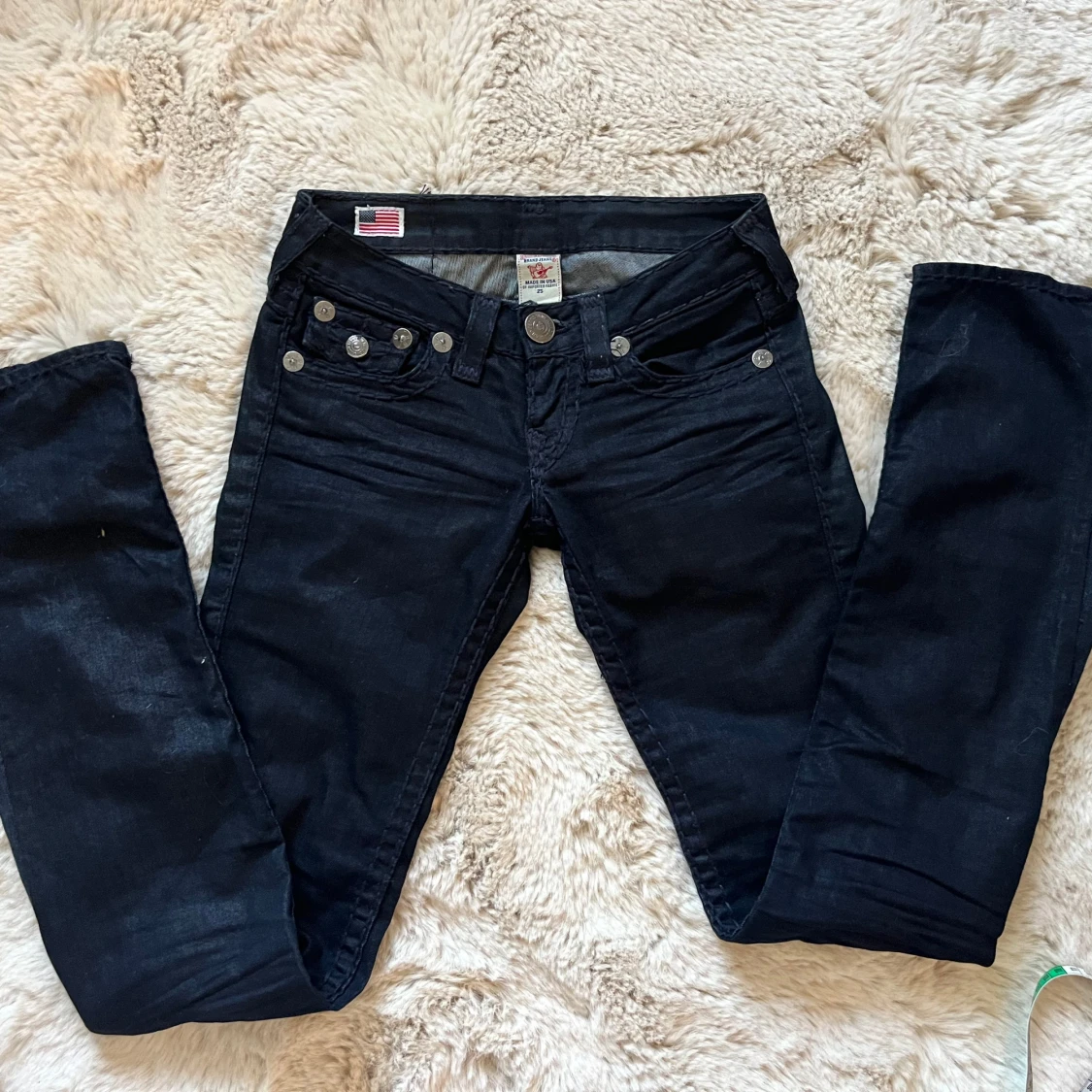Svarta True Religion jeans med detaljer - 1