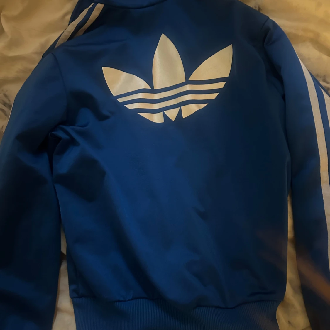 Blå Adidas track jacket med vita ränder - 1