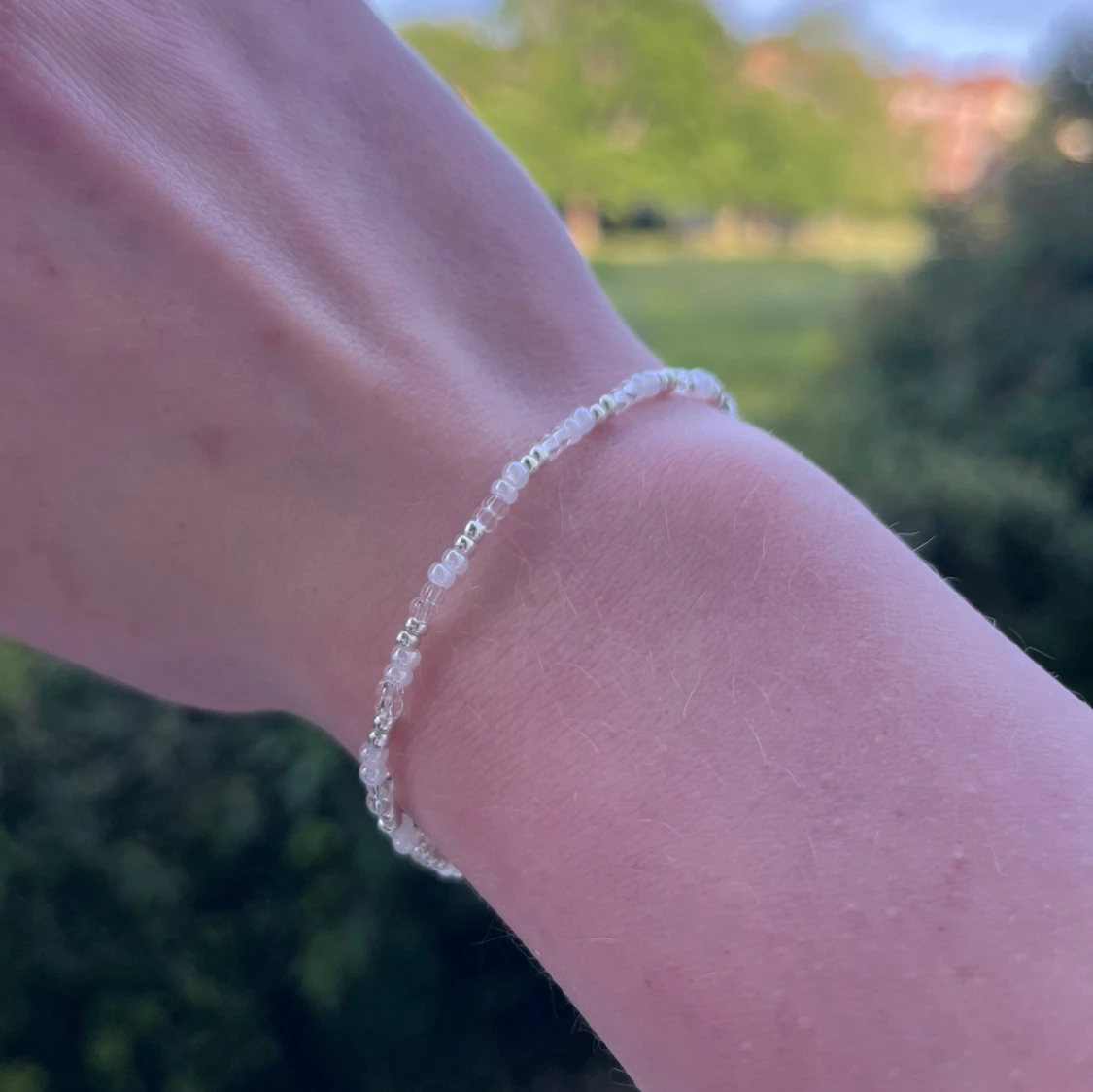 Pärlarmband med silver- och glaspärlor - 1