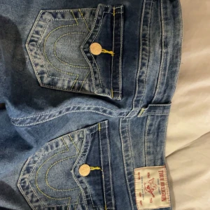 True religion jeans - True religion jeans som är använda max 4 gånger! Helt i nyskick och köpta för 1500 kr! Pris kan diskuteras vid snabbt köp!🩷