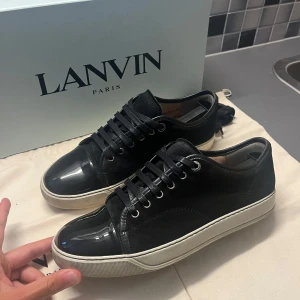 Lanvin cap toe  - Väldigt fint skick, allt på bild ingår, skorna har helt nya snöre gammal följa med 