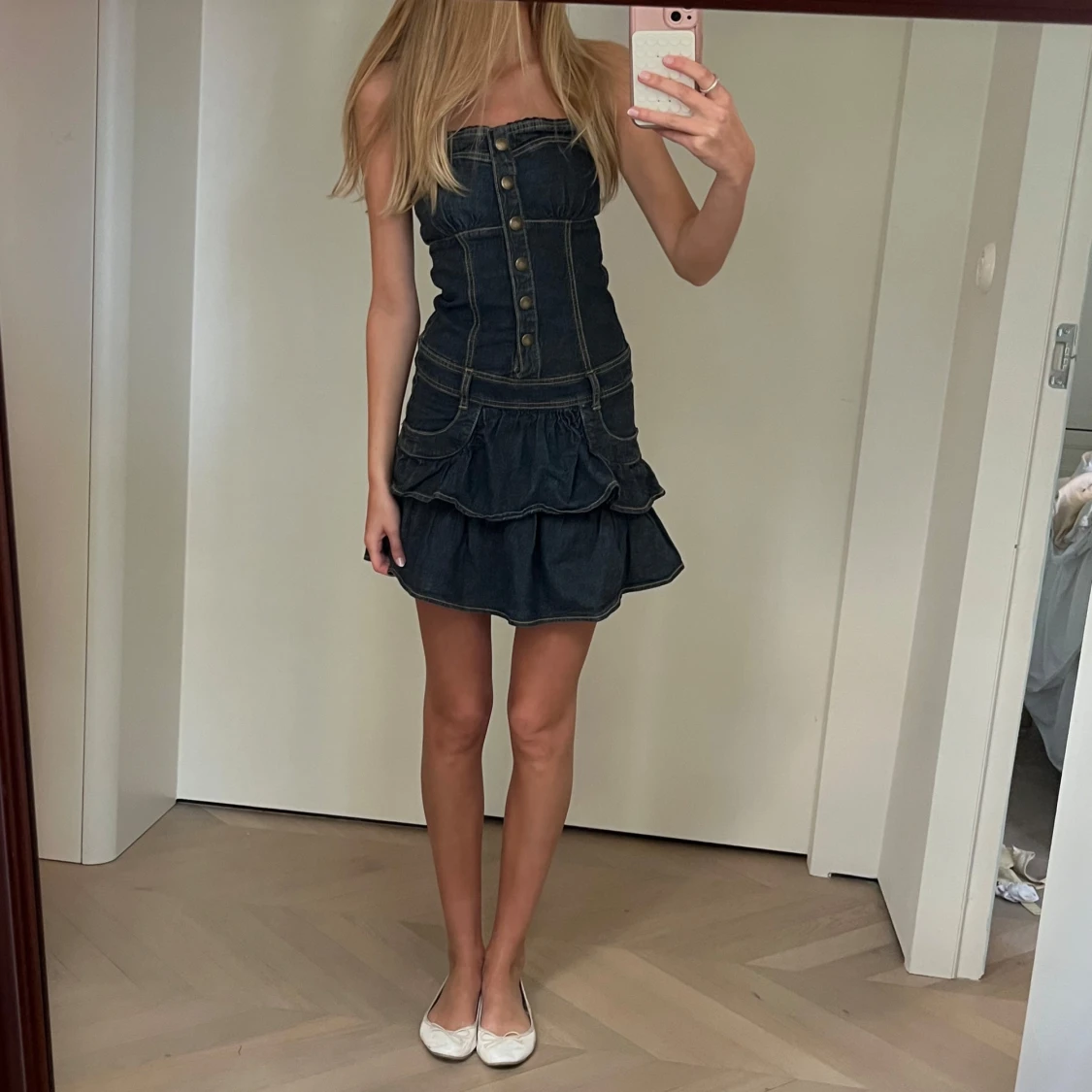 Mörkblå jeansklänning