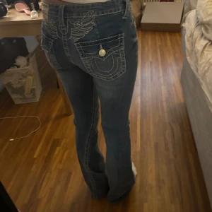 True religion jeans  - Fina jeans!! Säljer då jag har för många 💕💕Jag är 172