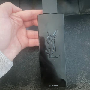 Ysl myself  - Säljer elelr byter min ysl myself EDP 40-45 ml kvar .