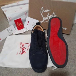 Ekte louboutins. Sjekk beskrivning - Selger ekte louboutins for en billig penge med tanke på de er litt brukt å mista kvittering men de er legit checka og kjøpt på Christian Louboutin nettside👍😀