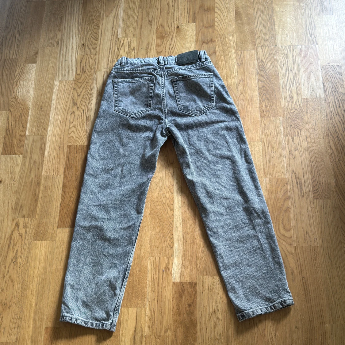 Grå loose fit jeans från Grunt - 1
