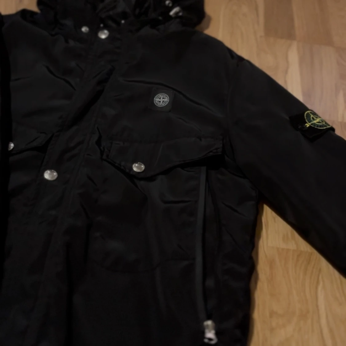 Svart parkajacka från Stone Island - 1