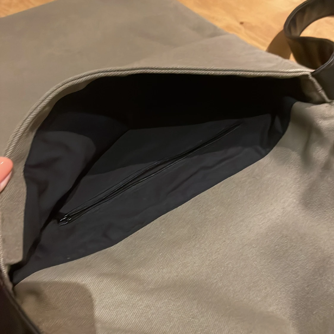 Emporio Armani axelväska i beige/grön canvas - 1