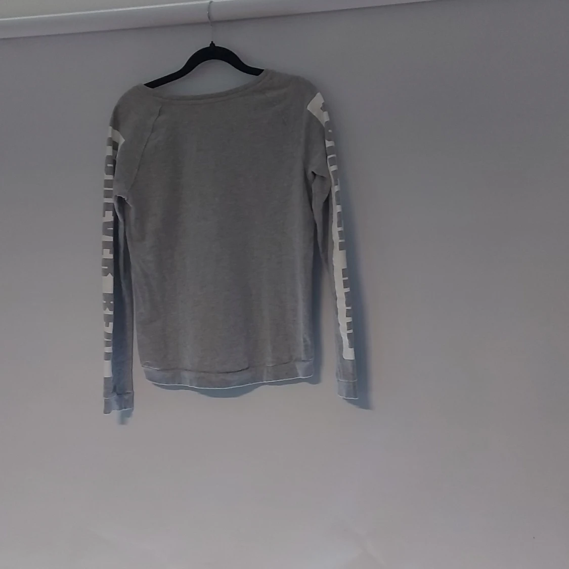 Grå långärmad tröja H&M "Forever Real" - 1