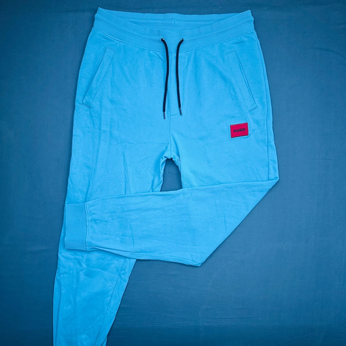 Blå mjukisbyxor från Hugo