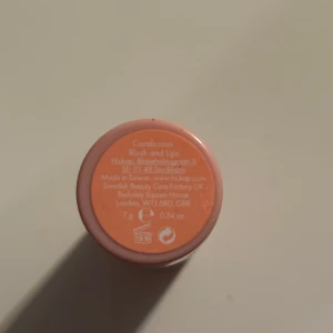 Coralicius blush and lips Hickap - Blush och lip stick från hickap i färgen coralicius. Använd några gånger.