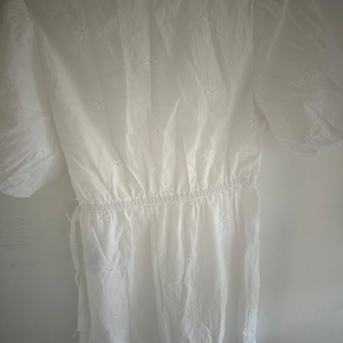 Vit omlottklänning från ONLY - 1