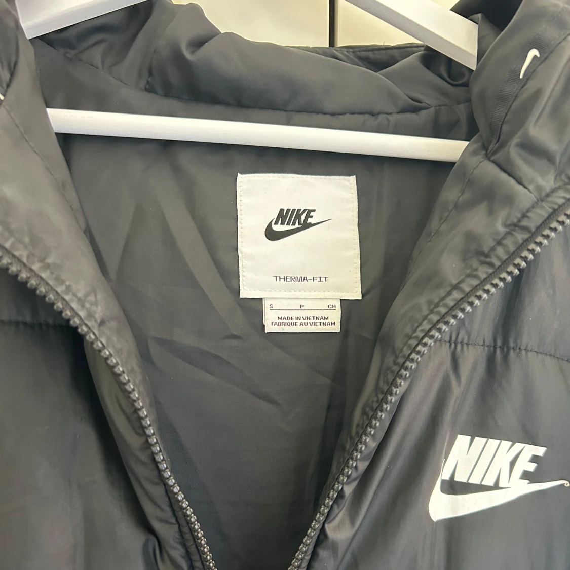 Svart pufferjacka från Nike - 2