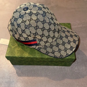 Gucci beige keps  - Gucci keps oanvänd 