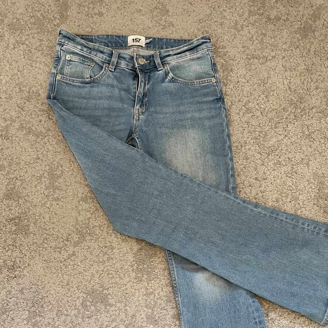 Ljusblå bootcut jeans från 157
