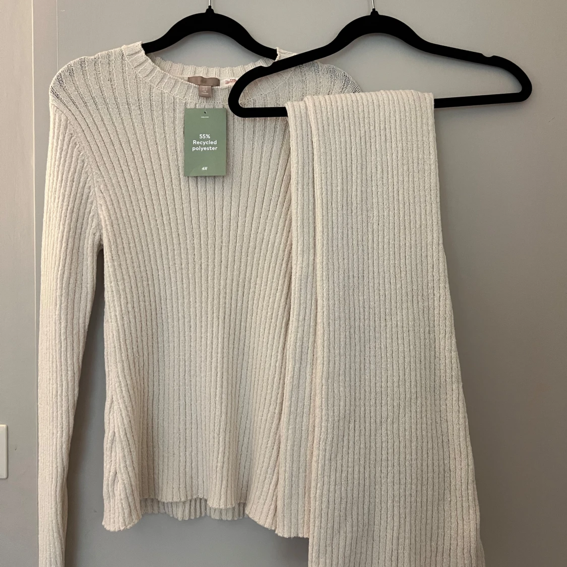 Vit ribbad långärmad tröja och byxa - 1