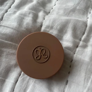 Anastasia Beverly Hills Cream Bronzer Caramel - Säljer en cream bronzer från Anastasia Beverly Hills i färgen Caramel