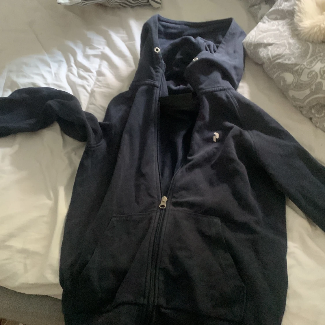 Svart hoodie från Peak Performance - 1