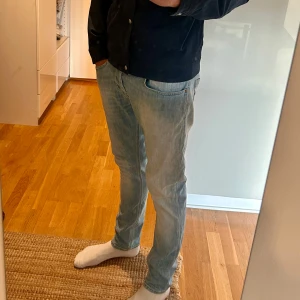 Dondup jeans - Säljer nu ett par riktigt snygga dondup jeans i modellen ”George” nypris ligger runt 2000kr mitt pris 399kr. Jeansen är dessutom i nyssick! Har du några frågor är det bara att ✍🏼