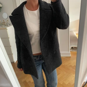 Mörkgrå ullrock  - Snygg mörkgrå rock i ull från Tiger of Sweden köpt på Akrivet! Perfekt till höst och vinter