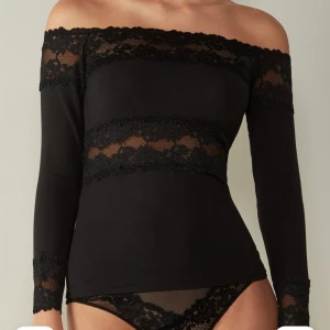 Intimissimi top - Säljer min fina Intimissimi topp som är väldigt populär och går inte att få tag på längre, använd en gång💞