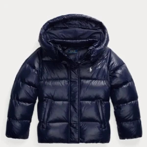  mörkblå polo ralph lauren jacka - Storlek är barn XL Så passar dam xs- s. Hör av er vid intresse eller om ni har några frågor! Priset kan vi diskutera!🥰