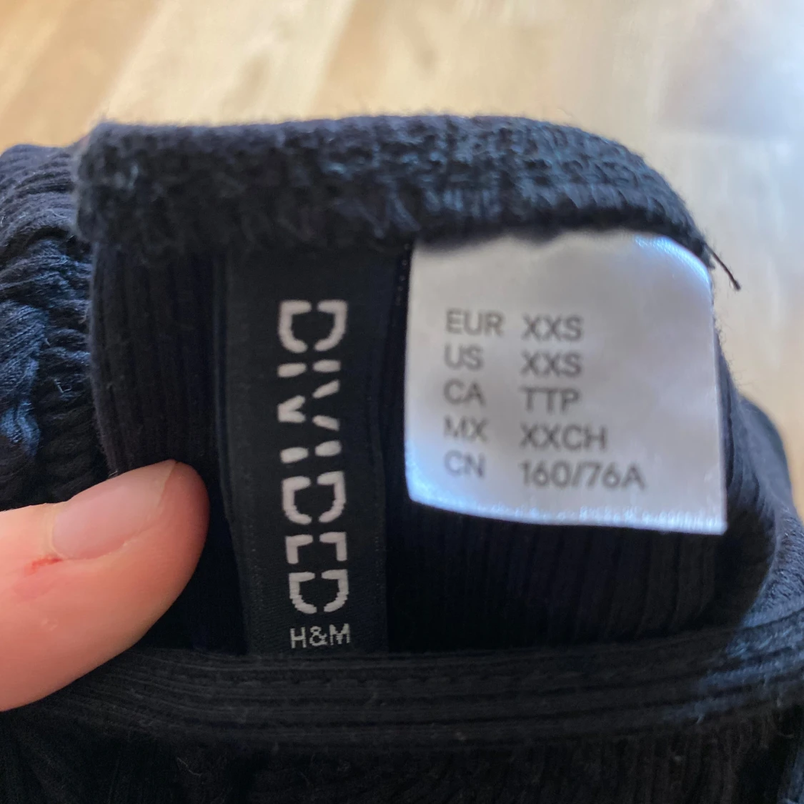 Svart ribbad kortklänning H&M Divided - 2