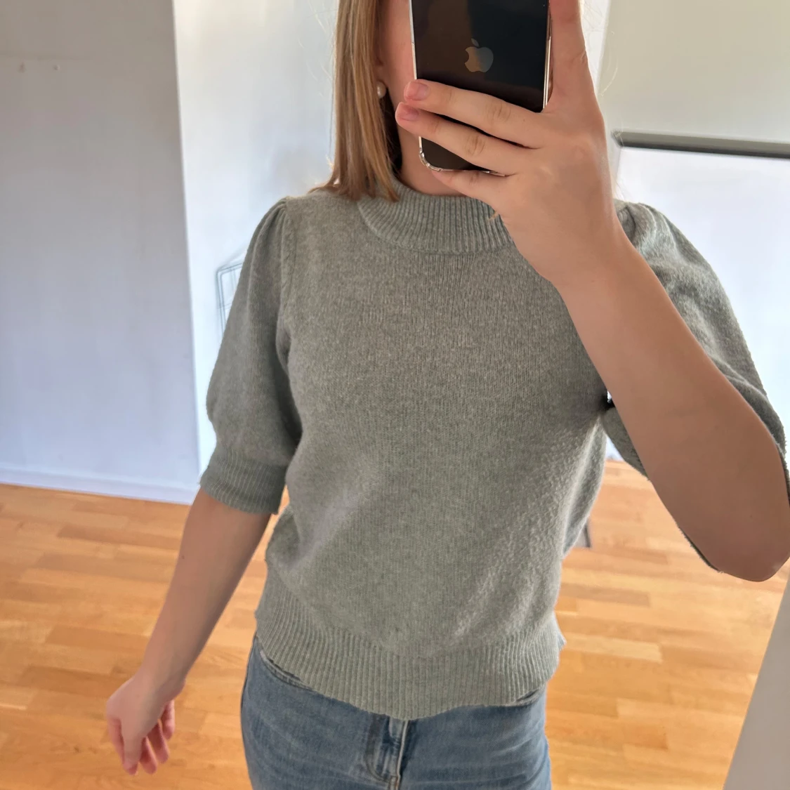 Grön stickad tröja med puffärm - 1