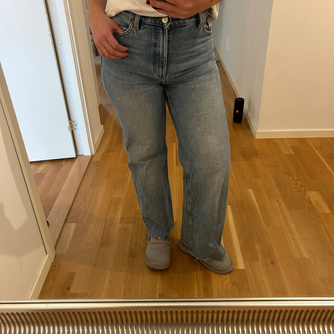 Ljusblå raka jeans med hög midja