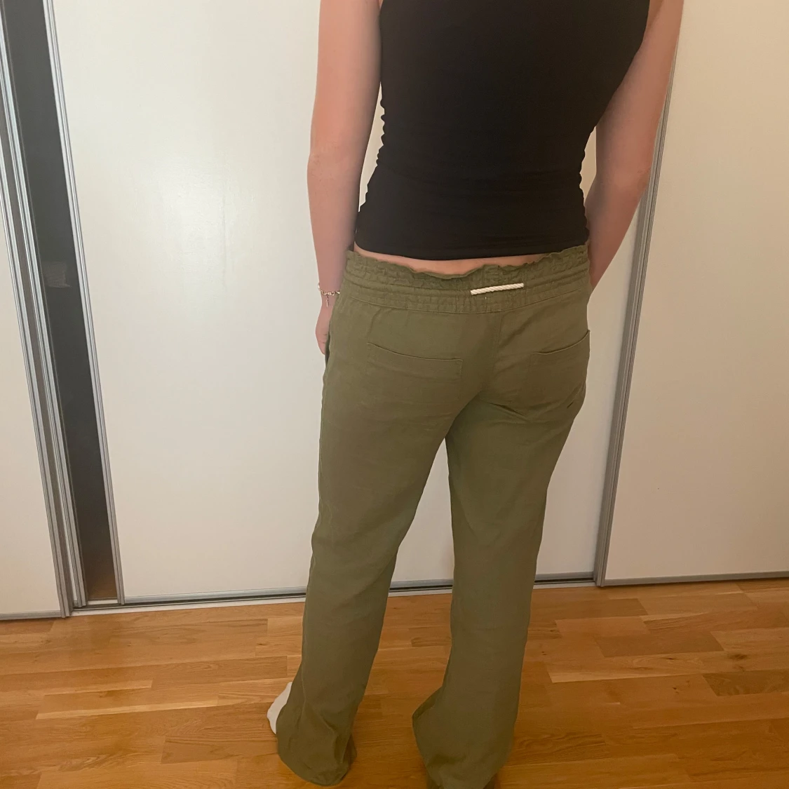 Gröna linnebyxor med snörning - 1