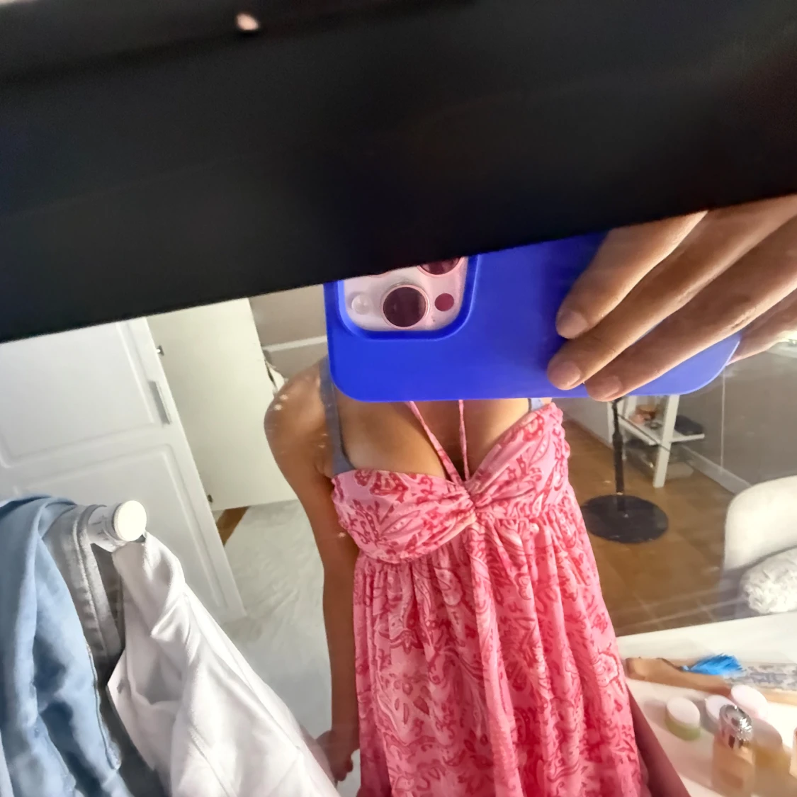 Rosa halterneck långklänning med mönster