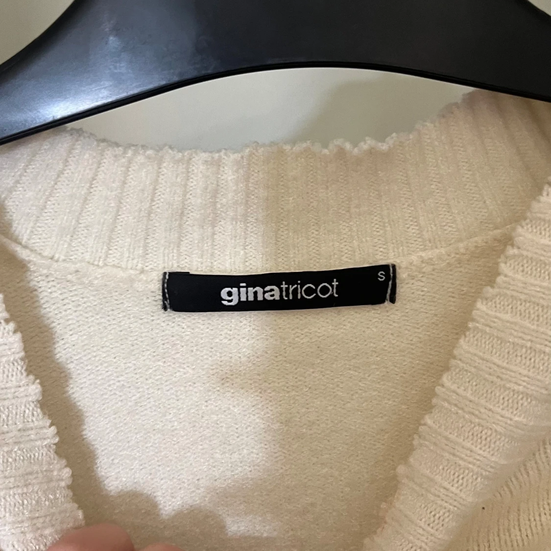 Beige stickad tröja från Gina Tricot - 1