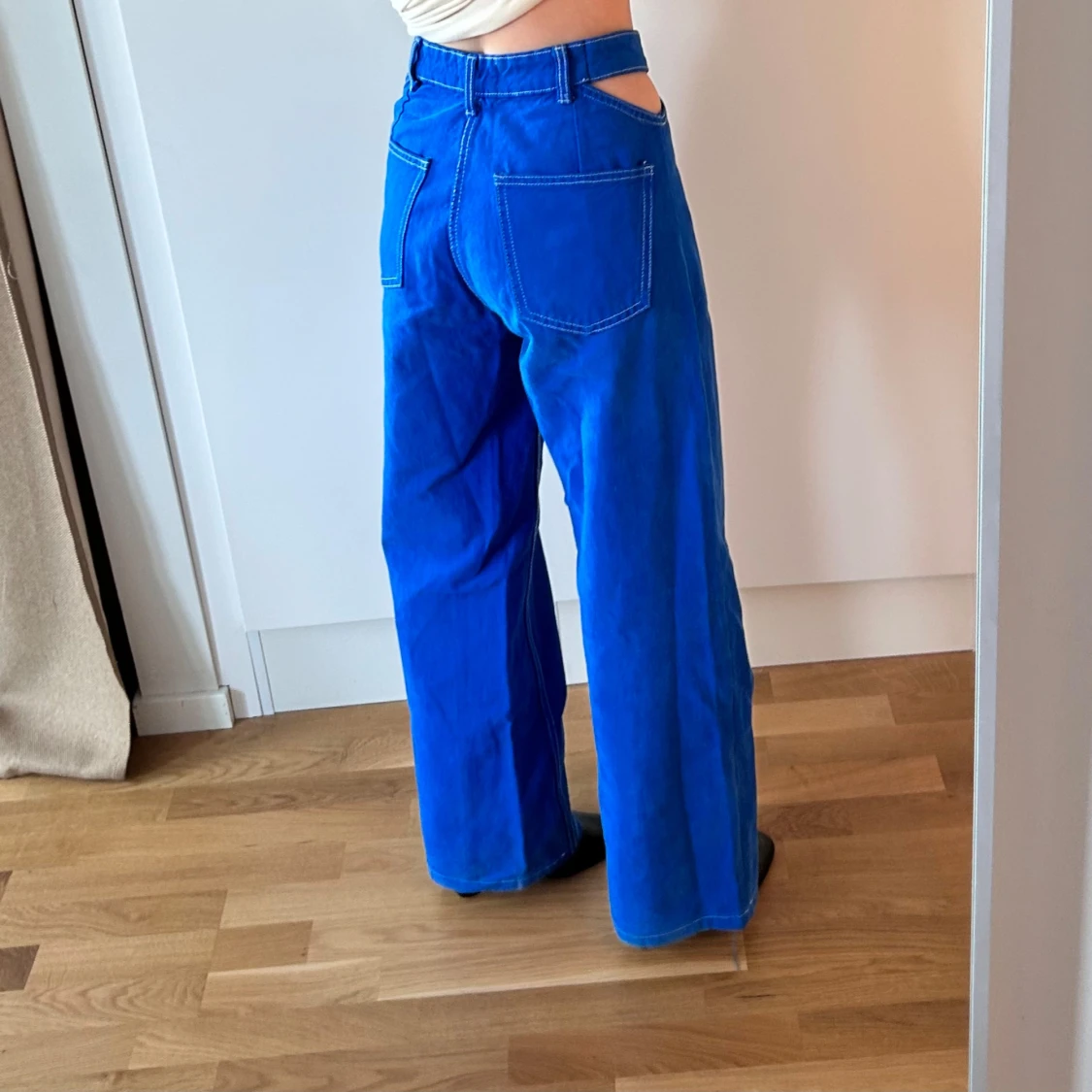 Blå cut-out jeans från Zara - 4
