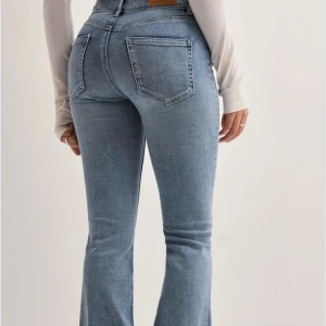 Bootcut jeans från Vero Moda - Snygga ljusblå bootcut jeans från Vero Moda. Super sköna och passar till mycket. Köpt för 799, säljer för 500  