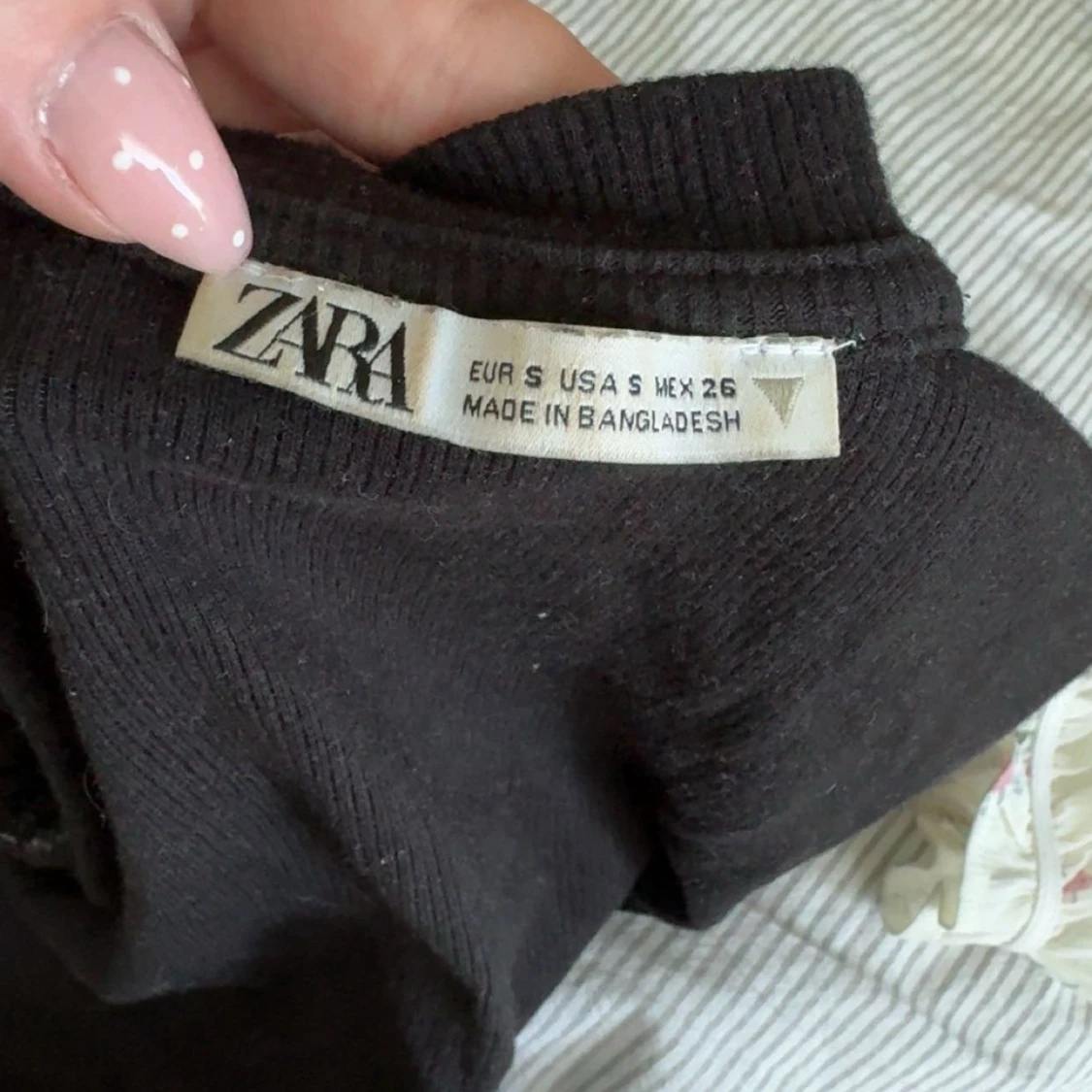 Svart croppad topp med volangärm Zara - 1