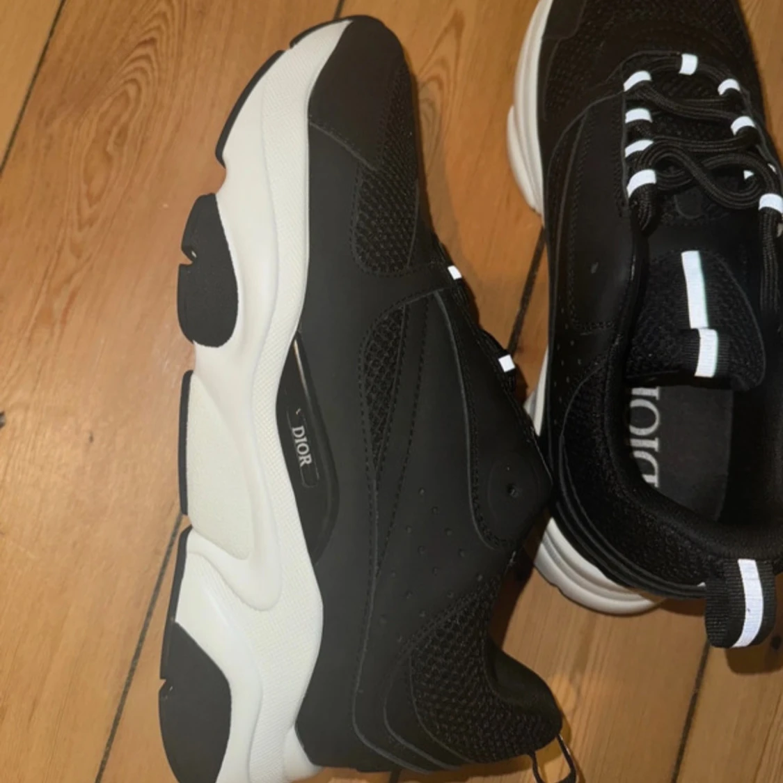 Dior b22 svart vita  - 4