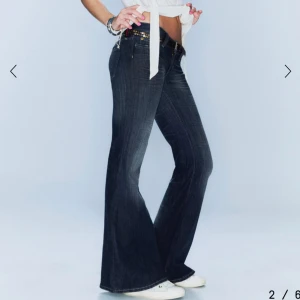 SÖKER! Weekday  - I storlek 24/32 eller 25/32 