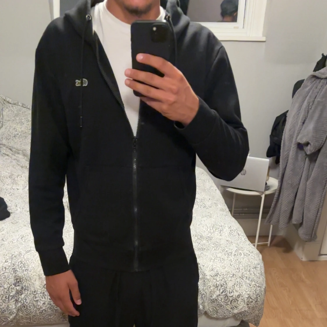 Svart hoodie från Lacoste med dragkedja - 3