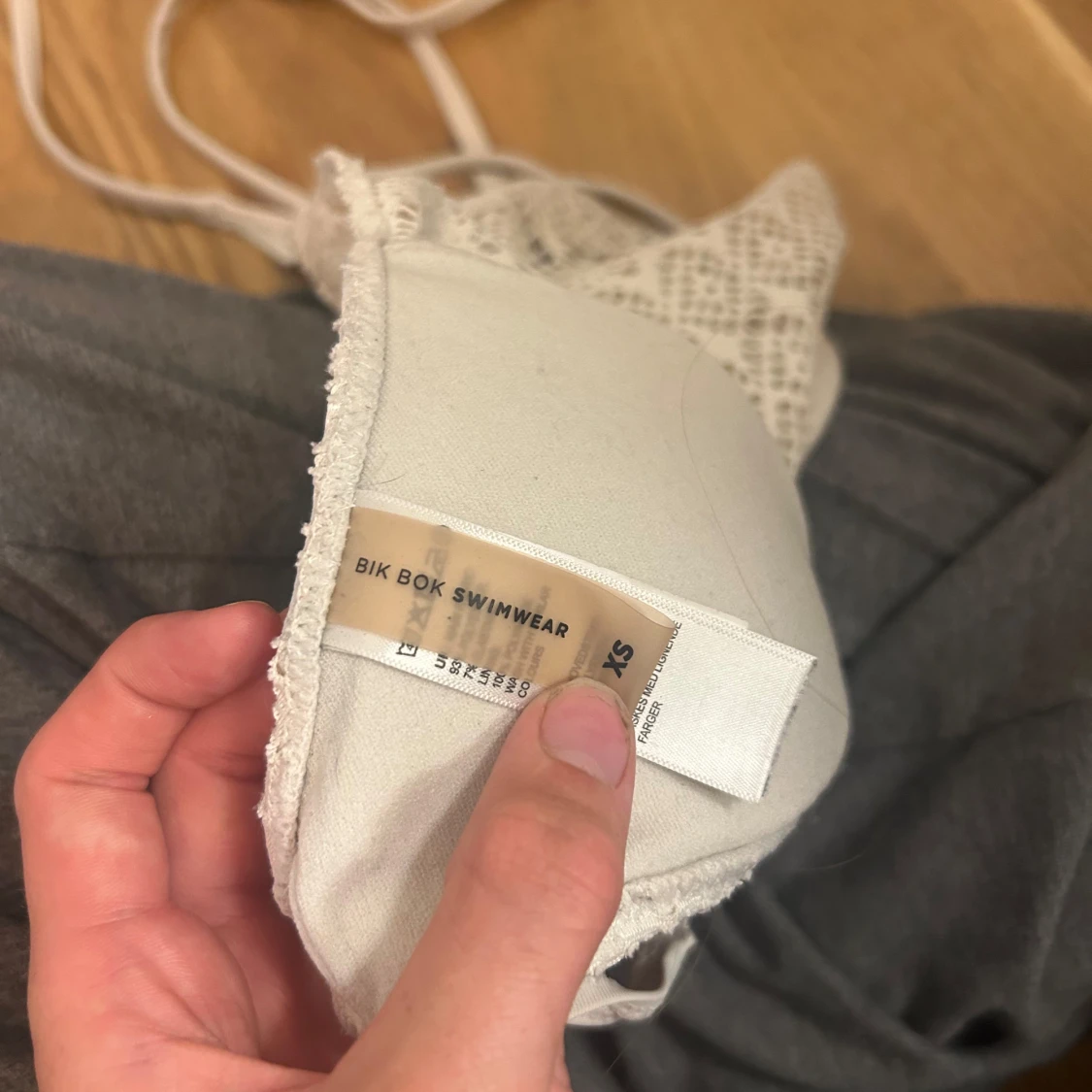 Två bikini överdelar från hm och bikbok - 3