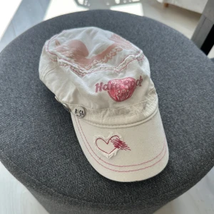 Hard rock cafe keps - Söt keps från hardrock cafe med rosa detaljer, ONE SIZE