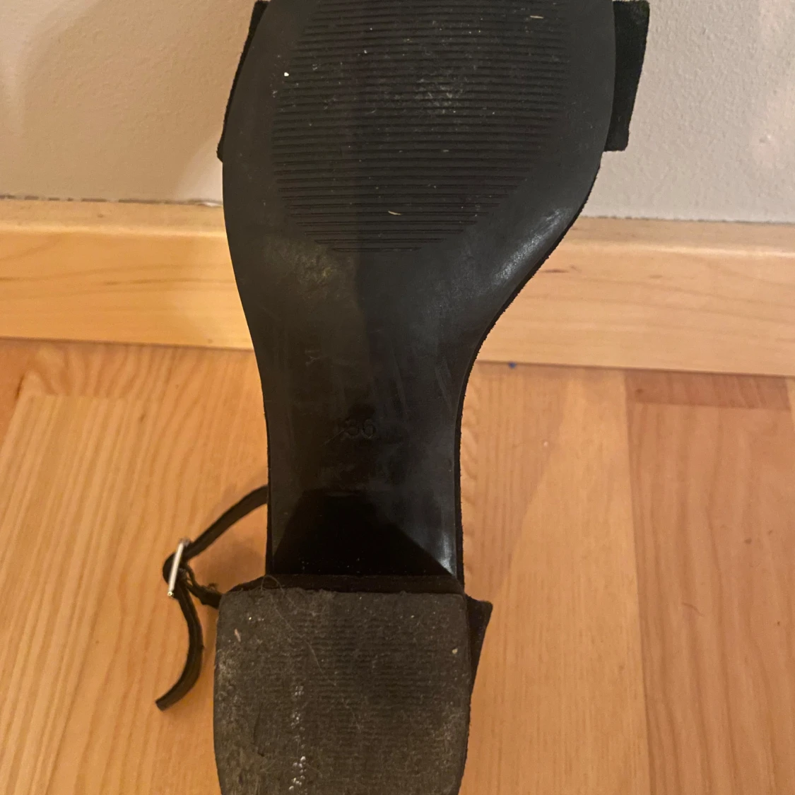 Svarta klackskor från Depeche - 2