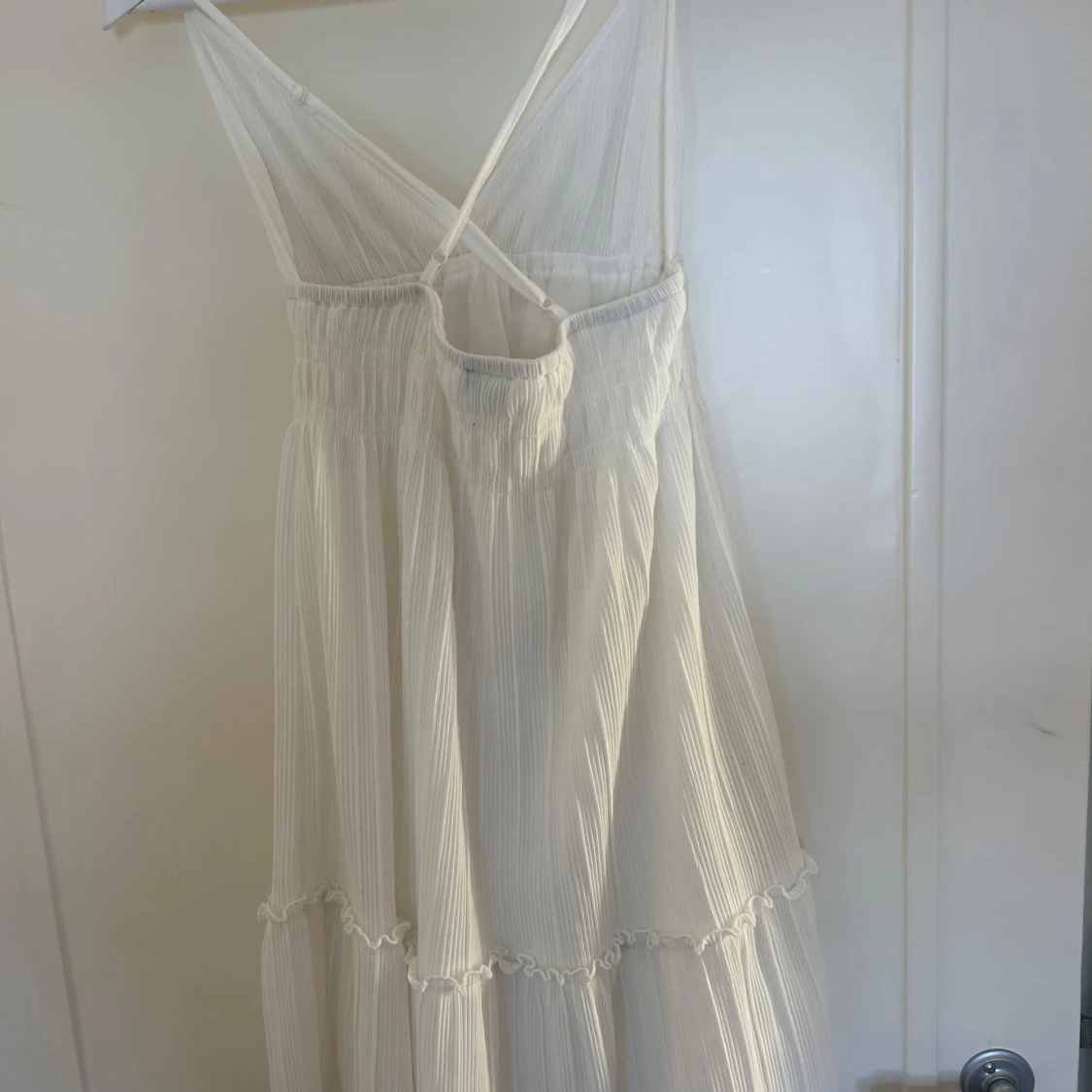 Vit långklänning med smala axelband - 1