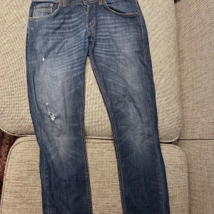Dondup jeans  - Hej, säljer mina Dondup jeans i storlek 33. Mycket bra skick, och inte använda köpte för ett halvår sen men har tyvärr inte kvitto. Modellen på jeansen är Ritchie och det är skinny fit på dem